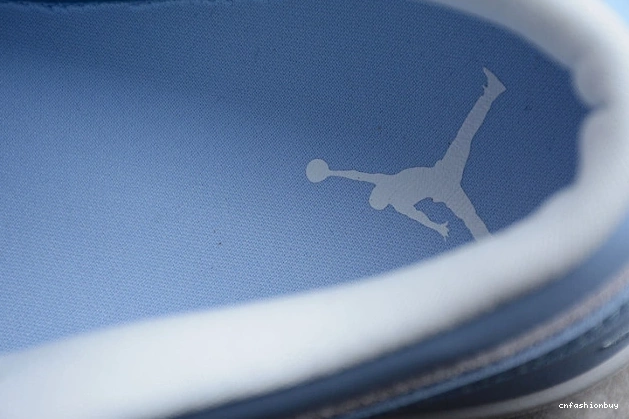 1 DC0774-050 Blue University Jordan (W) Low 1117